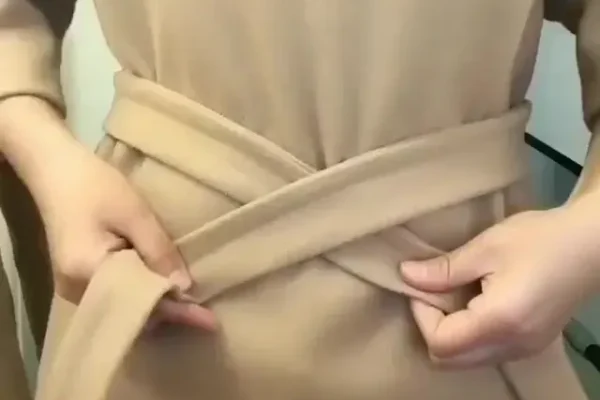 how to Tie a Flat Bow on dress ventsmagazines.co.uk